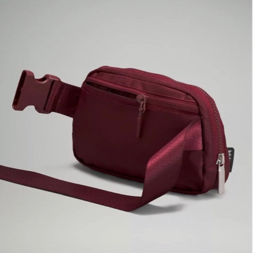 NWT Lululemon Everywhere Belt Bag - Picture 3 of 6